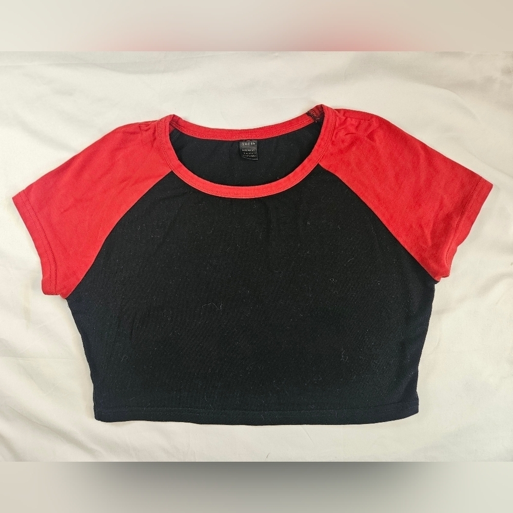 Shein Juniors Black And Red Cropped Crewneck Short Sleeve Top Size Large